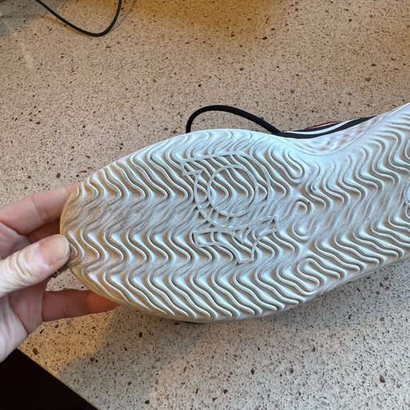 Youth Nike KD Trey 5 V111 Basketball Shoes. - Picture 8 of 11